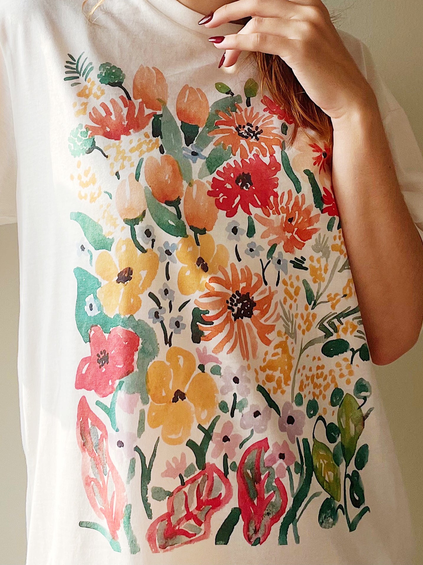 Floral or Botanical T shirt for woman in Canada. Women's short sleeve 100% cotton shirt featuring colourful flowers, designed by Latino artist Ana Paula Machuca. Made in Peru - Image of shirt